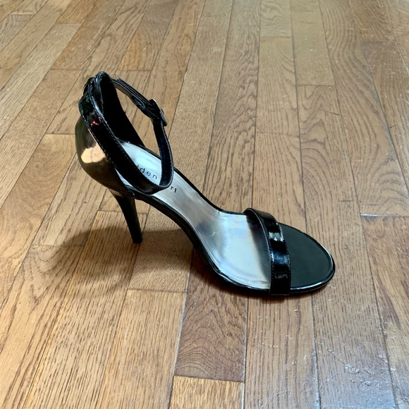 Women’s Madden Girl “Dafney” Black Patent Dress Sandal Size 10M - Picture 2 of 8